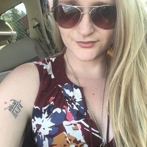 Meet your Posher, Cortney